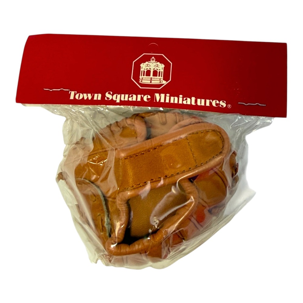 Town Square Miniatures 3 1/2in Fielders Glove Dollhouse Vintage New G8810
